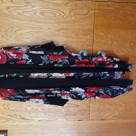 Ember Accessories - NWOT Black floral Kimono